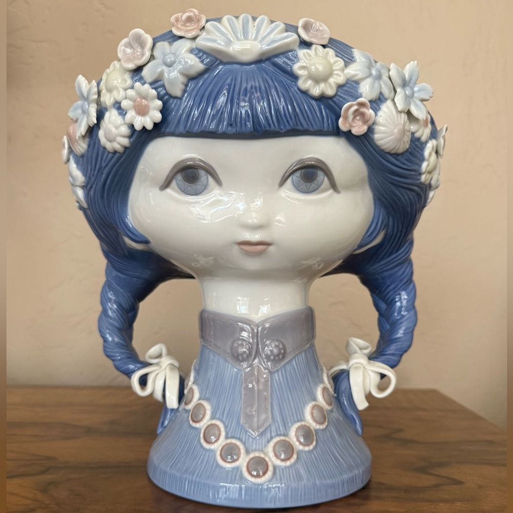 Lladro Girls Head with Flowers